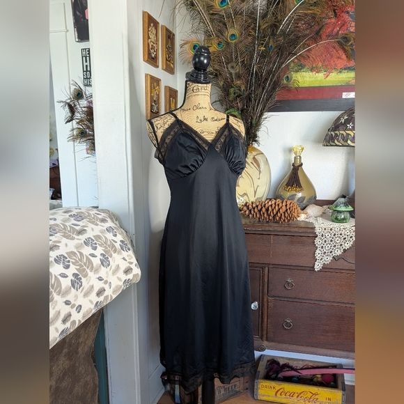 Vintage Lorraine Black Lace Slip Dress Sz 38 - Picture 4 of 15